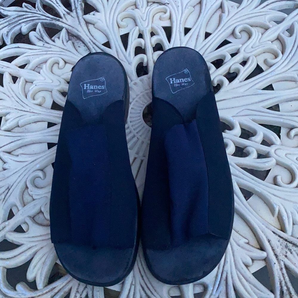 Hanes sandals sz. 7.5